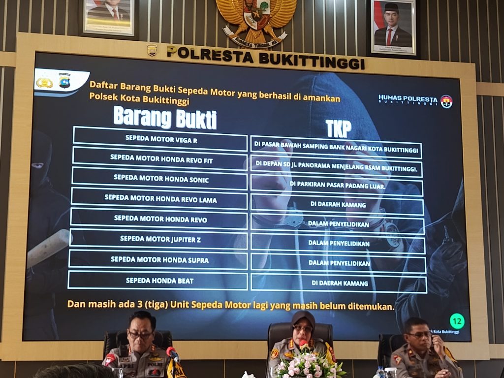 konferensi pers akhir tahun