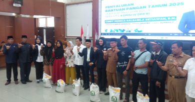Penyaluran Bantuan Pangan Oleh Komisi IV DPR RI Bersama Badan Pangan Nasional dan Perum Bulog