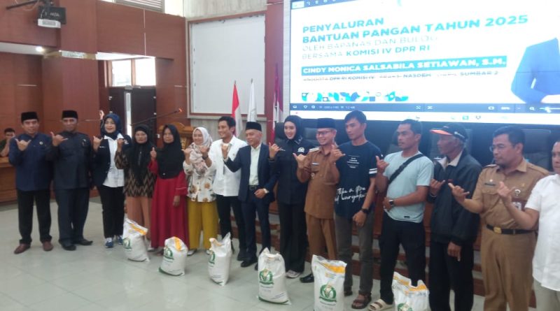 Penyaluran Bantuan Pangan Oleh Komisi IV DPR RI Bersama Badan Pangan Nasional dan Perum Bulog