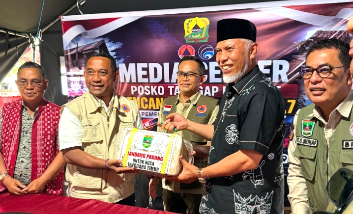 Gubernur Sumbar Antarkan 2,1 Ton Rendang untuk Korban Gempa di NTT
